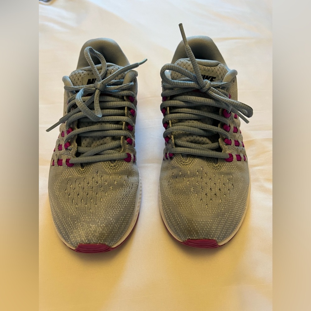 Nike Women Running Shoes - Picture 3 of 9